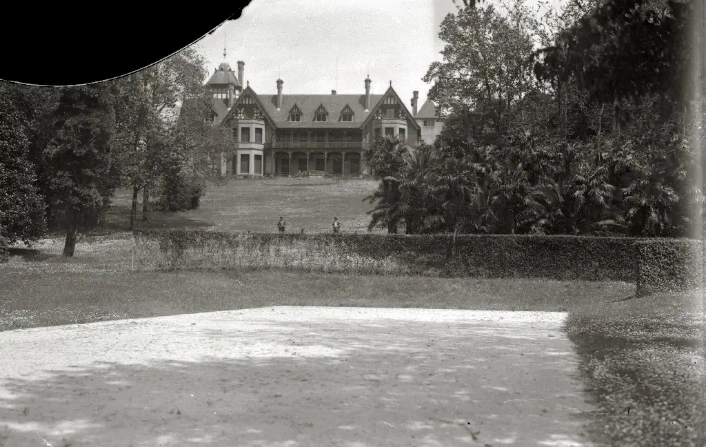 El palacio de Miramar y su jardín en una fotografía histórica de Ricardo Martín, del fondo Car (Kutxa Fototeka).
