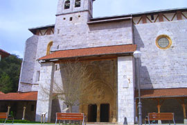 Iglesia de Santa María de Axpe