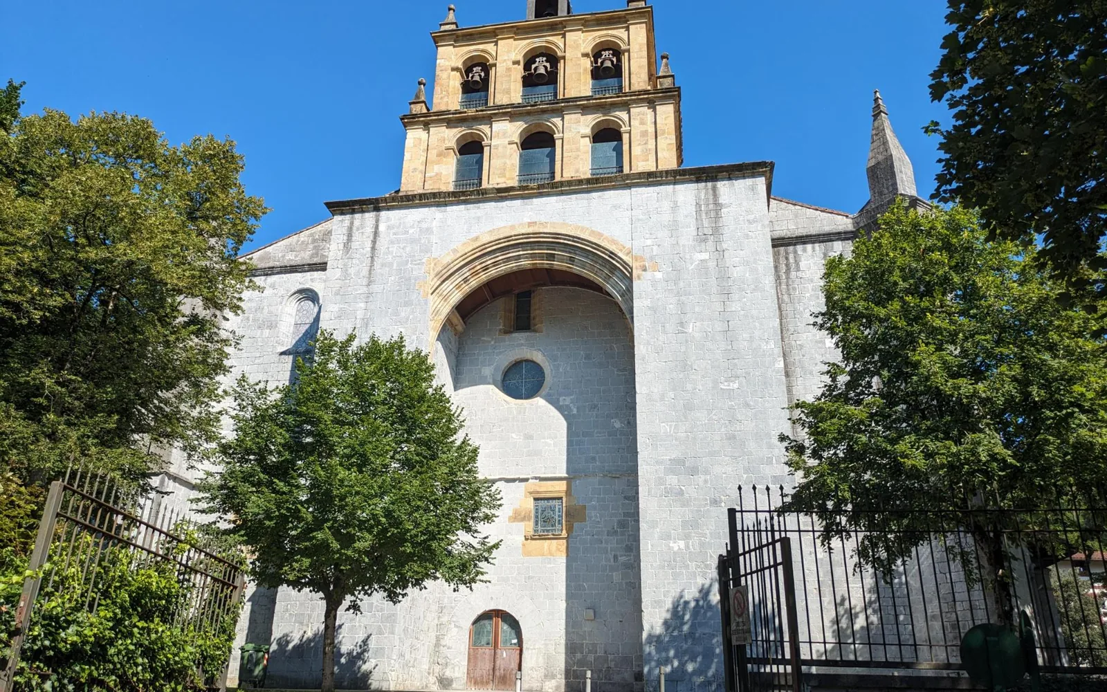 Iglesia y cementerio de Santa María de la Asunción de Xemein