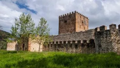 Castillo de Muñatones en Muskiz — oficial