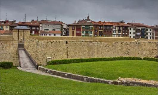 Muralla de Hondarribia en Hondarribia — oficial