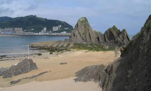 Playa de Saturraran en Mutriku — oficial