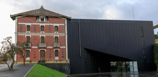 Getaria: paseo entre viñedos de txakoli y Cristóbal Balenciaga