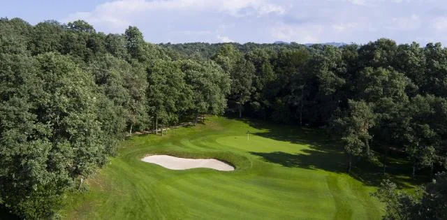Iníciate al golf en Montaña Alavesa