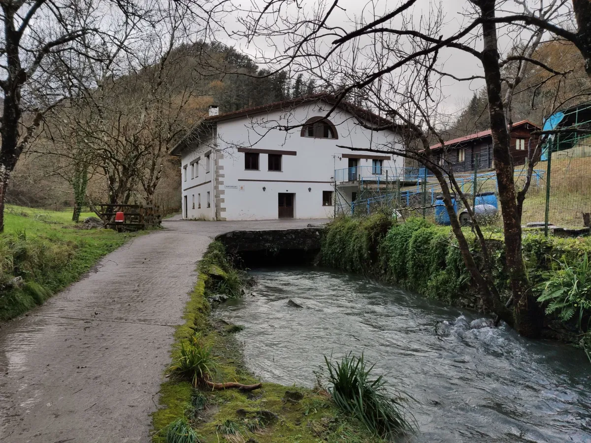 Río Zastarrain con Caserío