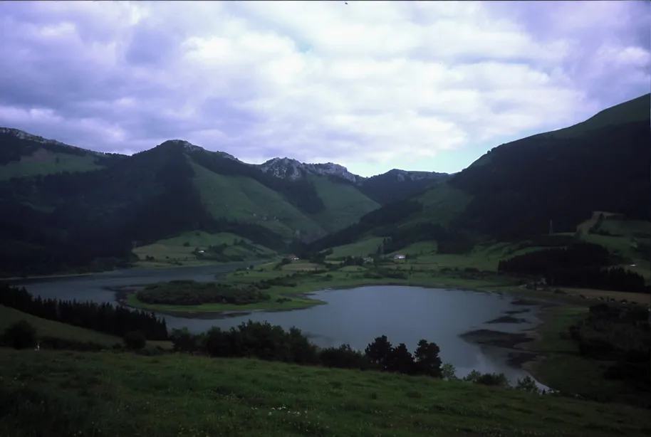 [PR-Gi 97] Oro-Larrino-Embalse de Urkulu-Aozaratza