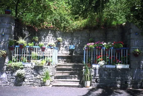 Fuente de Uzarraga